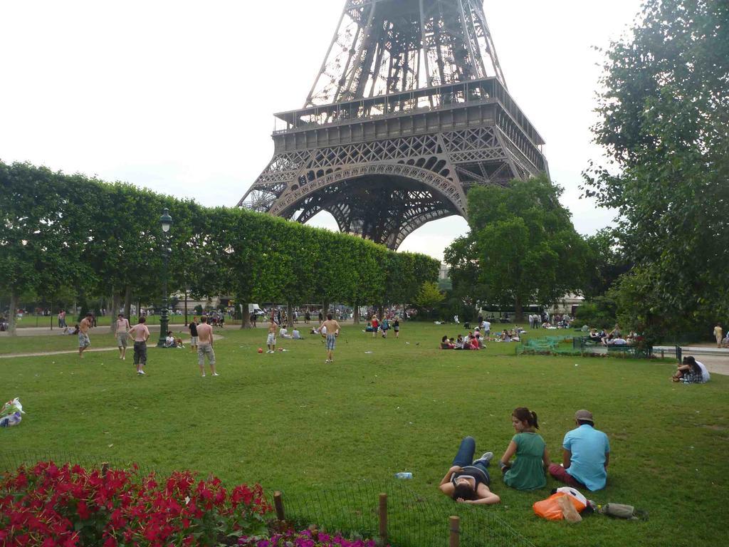 Eiffel Tower Champs De Mars Appartement Parijs Buitenkant foto